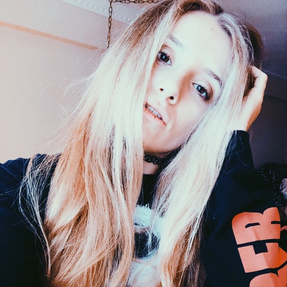 Meet your Posher, Tiffany - Picture 1 of 1